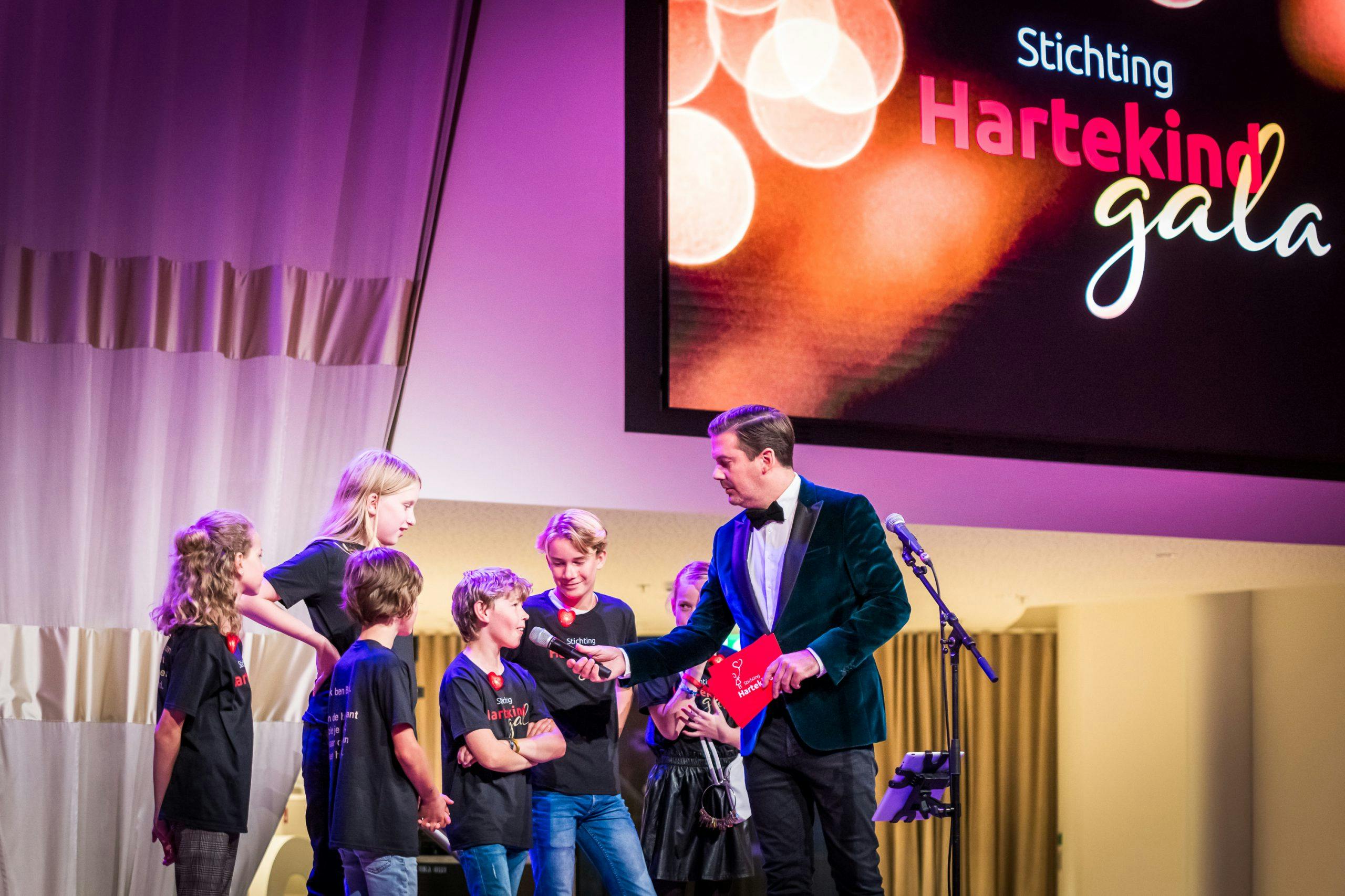 Ambassadeur Ruben Nicolai interviewt hartekinderen