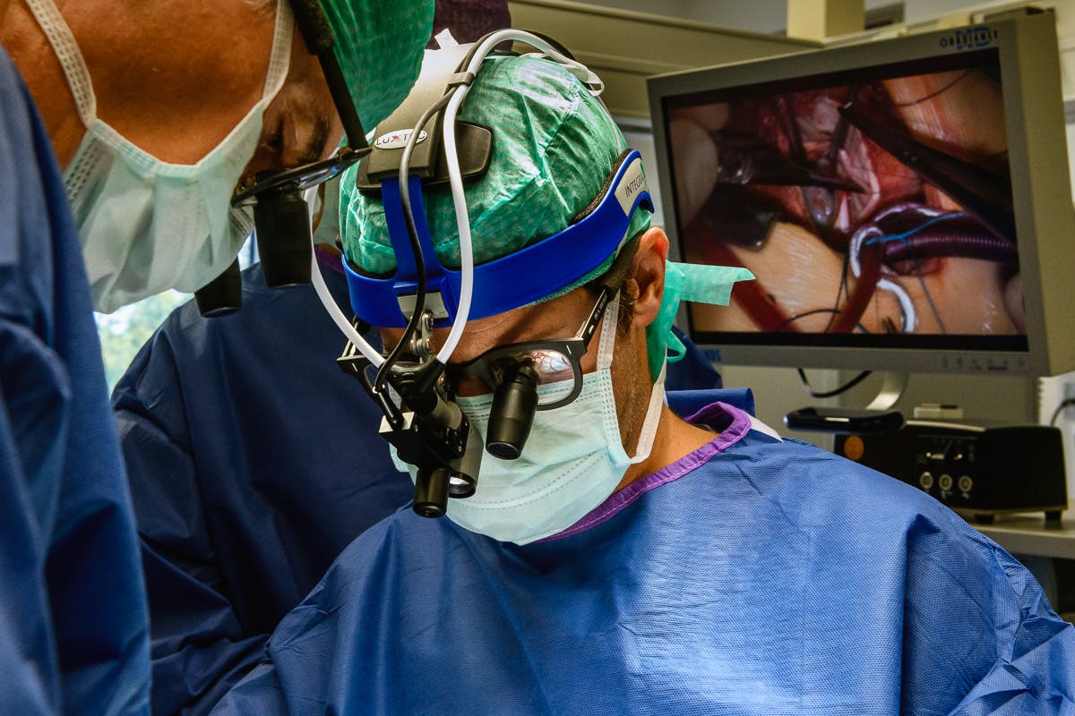 Chirurg tijdens openhartoperatie