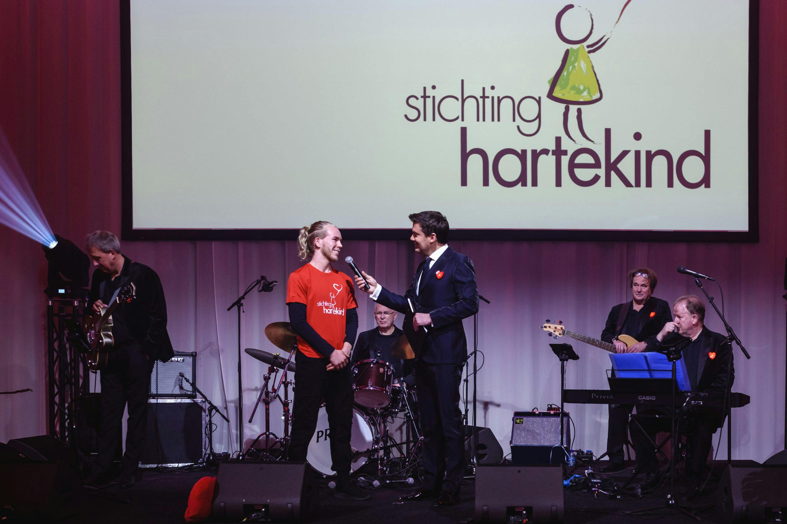 Ruben Nikolai interviewt Skip Boekhorts bij Hartenkind gala 2020